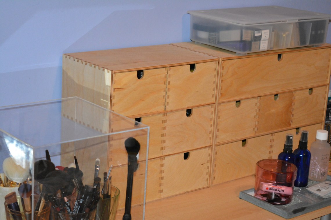 Post1_MakeupStorage_DrawersClosed_small