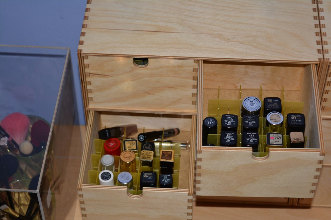 Post1_MakeupStorage_DrawersOpen1_small